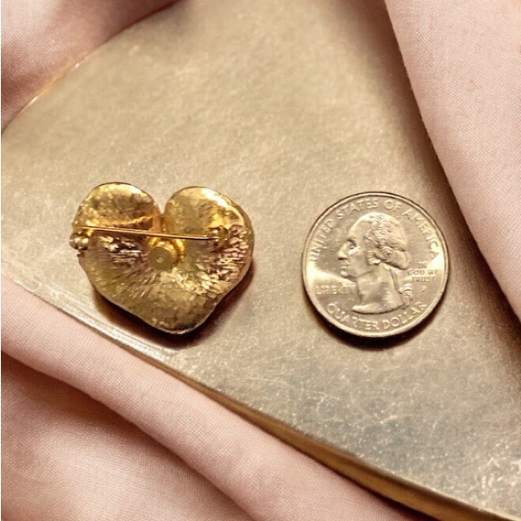 Vintage Green Enamel Frog Toad on Gold Toned Lily Pad Brooch Pin - Picture 3 of 3